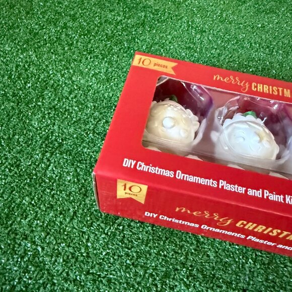 DIY Christmas Oranments Plaster & Paint Kit 10 Pieces NEW Merry Christmas in Box - Picture 3 of 12
